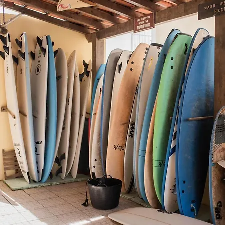Albergue Ferrel Surf House *
